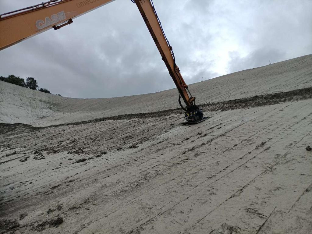 CM Crusher PV 60.100 Vibrating Plate - Placas vibratórias: foto 2 CM Crusher PV 60.100 Vibrating Plate - Placas vibratórias: foto 2