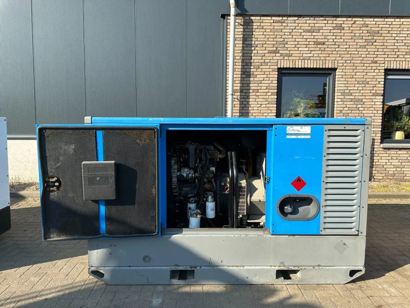Atlas-Copco QAS 60 Perkins Stamford 60 kVA Silent Rental generatorset - Gerador elétrico: foto 3 Atlas-Copco QAS 60 Perkins Stamford 60 kVA Silent Rental generatorset - Gerador elétrico: foto 3