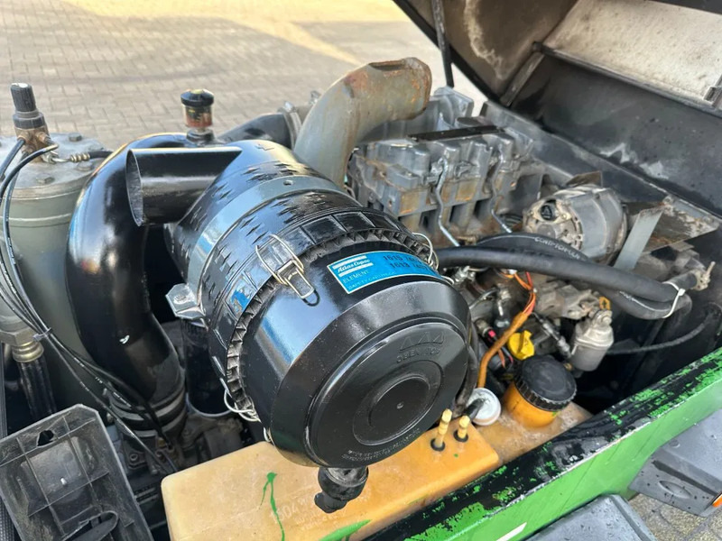 Atlas-Copco XAS 57 DD Deutz 3 m3 / min 23 kW 7 Bar Mobiele Diesel Compressor op aanhanger - Compressor de ar: foto 4 Atlas-Copco XAS 57 DD Deutz 3 m3 / min 23 kW 7 Bar Mobiele Diesel Compressor op aanhanger - Compressor de ar: foto 4