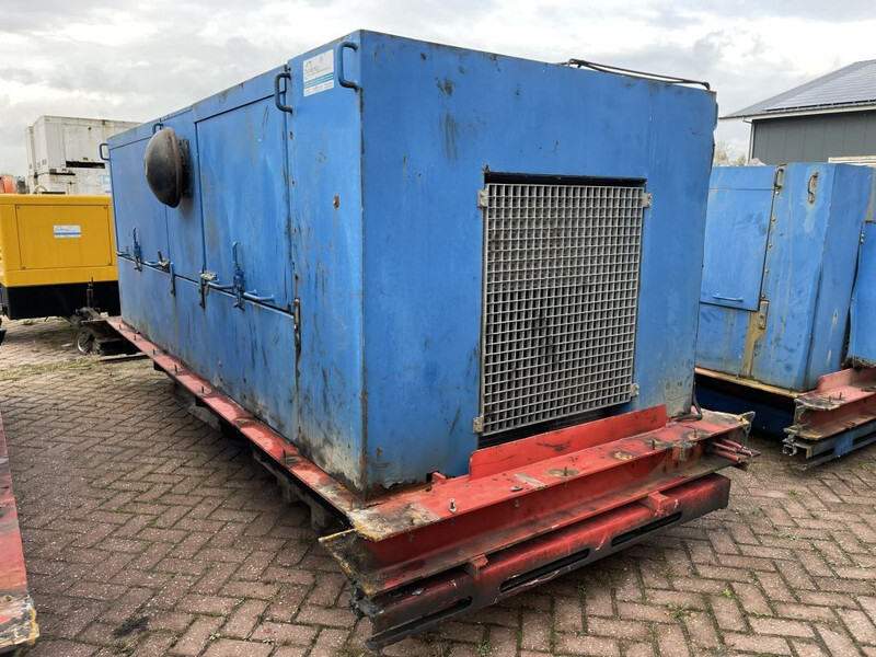 Caterpillar C13 Leroy Somer 400 kVA Silent generatorset - Gerador elétrico: foto 4 Caterpillar C13 Leroy Somer 400 kVA Silent generatorset - Gerador elétrico: foto 4