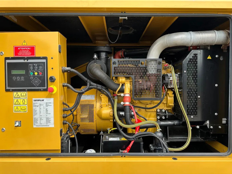 Caterpillar DE110E2 110 kVA Silent generatorset as New ! 121 hours XXL tank - Gerador elétrico: foto 2 Caterpillar DE110E2 110 kVA Silent generatorset as New ! 121 hours XXL tank - Gerador elétrico: foto 2