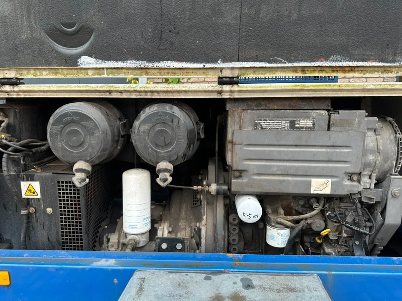 Compair H2180 Deutz 2.1 m3 / min 28 kW 7 Bar Mobiele Diesel Compressor met kenteken - Compressor de ar: foto 4 Compair H2180 Deutz 2.1 m3 / min 28 kW 7 Bar Mobiele Diesel Compressor met kenteken - Compressor de ar: foto 4