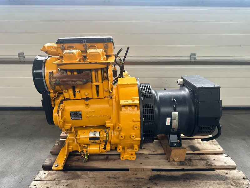 Hatz 2M41 Stamford 17.5 kVA generatorset - Gerador elétrico: foto 4 Hatz 2M41 Stamford 17.5 kVA generatorset - Gerador elétrico: foto 4
