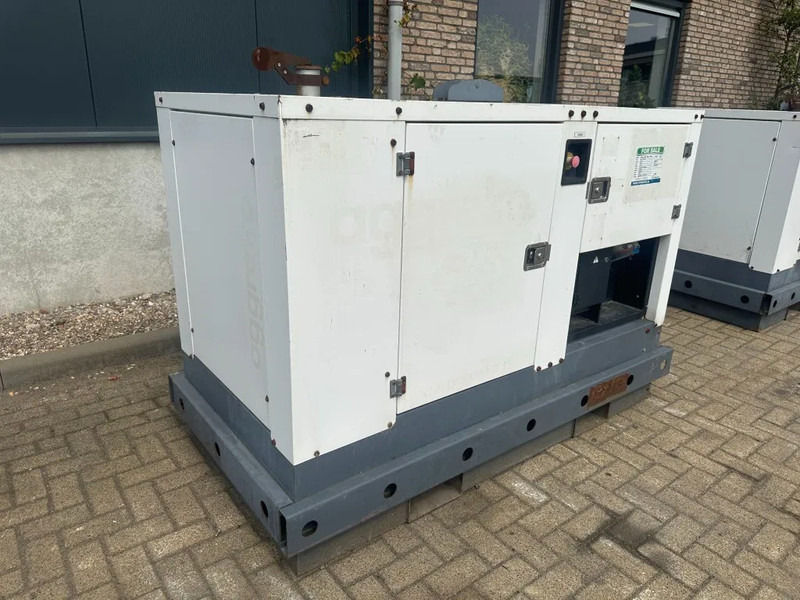 Iveco FPT F32 AM1A Leroy Somer 32 kVA Silent generatorset 92 hours ! - Gerador elétrico: foto 5 Iveco FPT F32 AM1A Leroy Somer 32 kVA Silent generatorset 92 hours ! - Gerador elétrico: foto 5