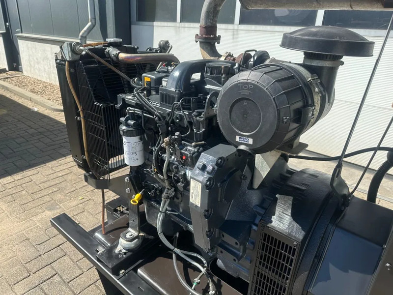 Iveco FPT NEF45 SM1A.A007 Himoinsa Stamford 66 kVA generatorset - Gerador elétrico: foto 3 Iveco FPT NEF45 SM1A.A007 Himoinsa Stamford 66 kVA generatorset - Gerador elétrico: foto 3