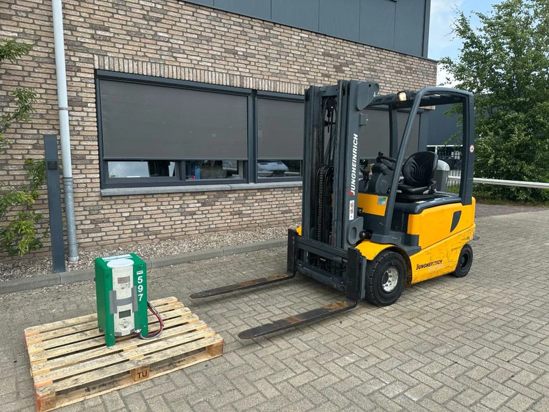 Jungheinrich EFG 425 k-470DZ/SP 2.5 ton Triplex Freelift Sideshift Elektra Heftruck Accu 2016 - Empilhadeira elétrica: foto 4 Jungheinrich EFG 425 k-470DZ/SP 2.5 ton Triplex Freelift Sideshift Elektra Heftruck Accu 2016 - Empilhadeira elétrica: foto 4