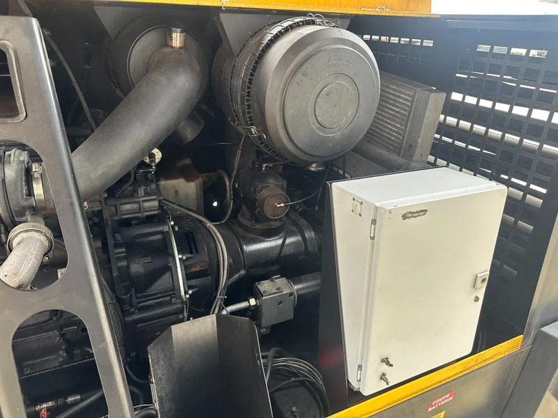 Compressor de ar Kaeser M122 Deutz 11.1 m3 / min 10 Bar 83 kW Mobiele Diesel Compressor: foto 12