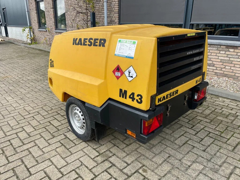 Kaeser M43 Kubota 4,2 m3 / min 7 Bar 30 kW Mobiele Silent Diesel Compressor - Compressor de ar: foto 2 Kaeser M43 Kubota 4,2 m3 / min 7 Bar 30 kW Mobiele Silent Diesel Compressor - Compressor de ar: foto 2