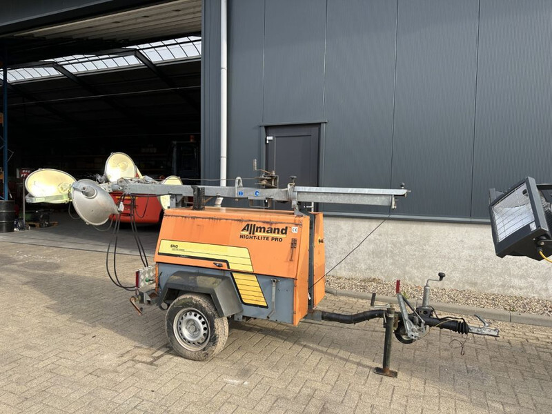 Kubota D905 Allmand Mobiele Lichtmast Aggregaat Light Tower 8.1 meter - Torre de iluminação: foto 1 Kubota D905 Allmand Mobiele Lichtmast Aggregaat Light Tower 8.1 meter - Torre de iluminação: foto 1