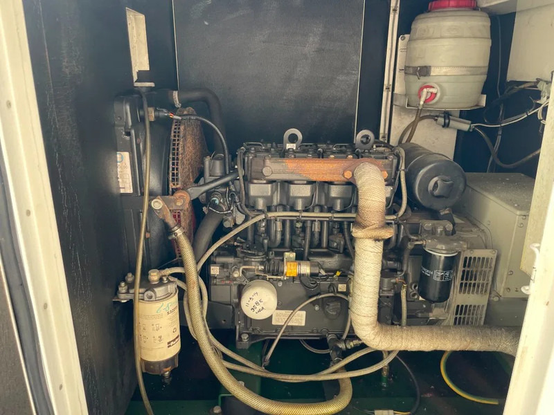 Lister Hybride powerpack 16 kVA + 1500Ah batterypack (NEW!!!) - Gerador elétrico: foto 5 Lister Hybride powerpack 16 kVA + 1500Ah batterypack (NEW!!!) - Gerador elétrico: foto 5