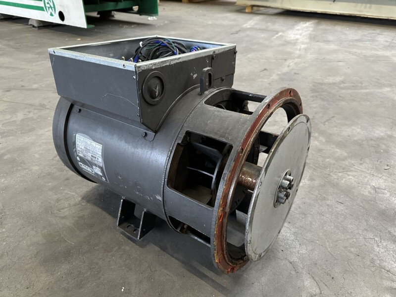 MECC ALTE SPA ECP32 2S4 Generatordeel 35 kVA Alternator as New ! 2018 overstock ! - Gerador elétrico: foto 2 MECC ALTE SPA ECP32 2S4 Generatordeel 35 kVA Alternator as New ! 2018 overstock ! - Gerador elétrico: foto 2