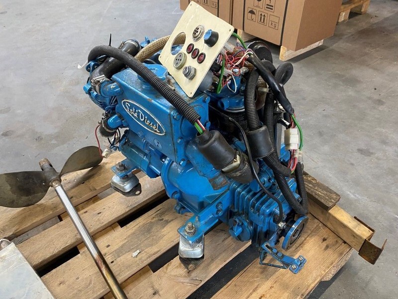 Mitsubishi Solé L2E 11 PK diesel marine motor met keerkoppeling - Motor: foto 2 Mitsubishi Solé L2E 11 PK diesel marine motor met keerkoppeling - Motor: foto 2