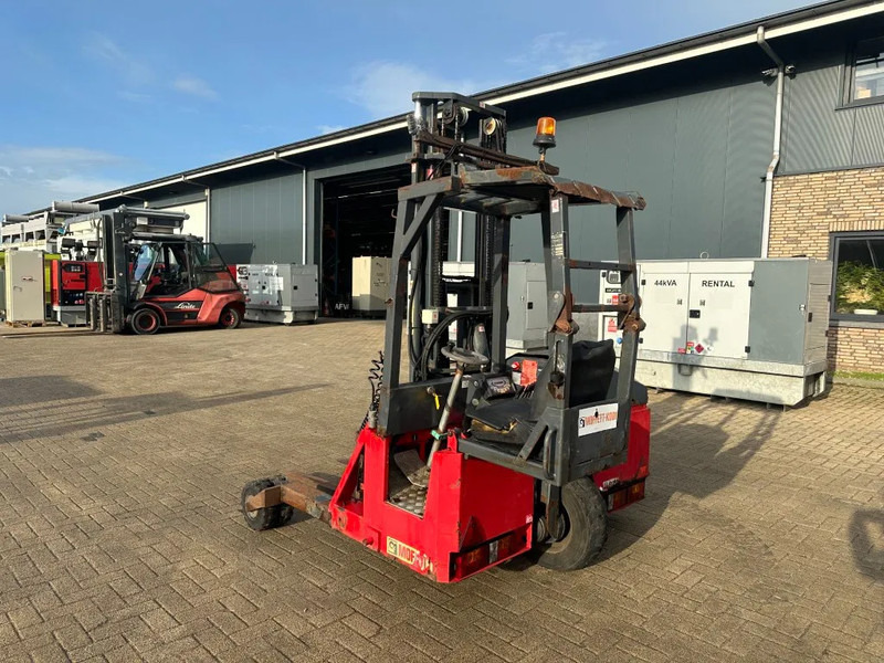 Moffett M4 20.1 Kubota Diesel Kooiaap 2 ton Duplex Sideshift Meeneemheftruck - Empilhadeira montada em caminhão: foto 2 Moffett M4 20.1 Kubota Diesel Kooiaap 2 ton Duplex Sideshift Meeneemheftruck - Empilhadeira montada em caminhão: foto 2