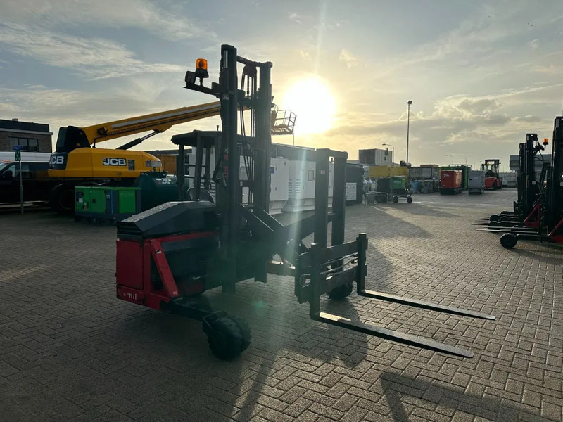 Moffett M4 20.1 Kubota Diesel Kooiaap 2 ton Sideshift Positioner Meeneemheftruck - Empilhadeira montada em caminhão: foto 2 Moffett M4 20.1 Kubota Diesel Kooiaap 2 ton Sideshift Positioner Meeneemheftruck - Empilhadeira montada em caminhão: foto 2