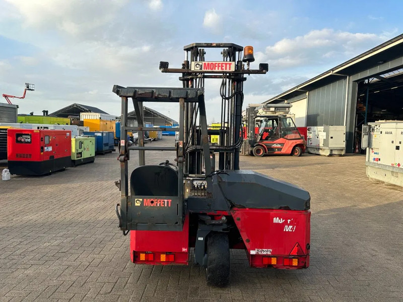 Moffett M4 20.1 Kubota Diesel Kooiaap 2 ton Sideshift Positioner Meeneemheftruck - Empilhadeira montada em caminhão: foto 3 Moffett M4 20.1 Kubota Diesel Kooiaap 2 ton Sideshift Positioner Meeneemheftruck - Empilhadeira montada em caminhão: foto 3