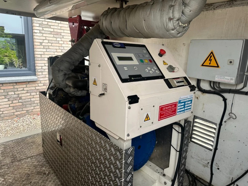 Perkins DIBO IBH-M 20015 Hogedruk unit 200 Bar 1500 L / min Mobiele Aanhanger 12.5 kVA aggregaat - Lavadora de alta pressão: foto 3 Perkins DIBO IBH-M 20015 Hogedruk unit 200 Bar 1500 L / min Mobiele Aanhanger 12.5 kVA aggregaat - Lavadora de alta pressão: foto 3