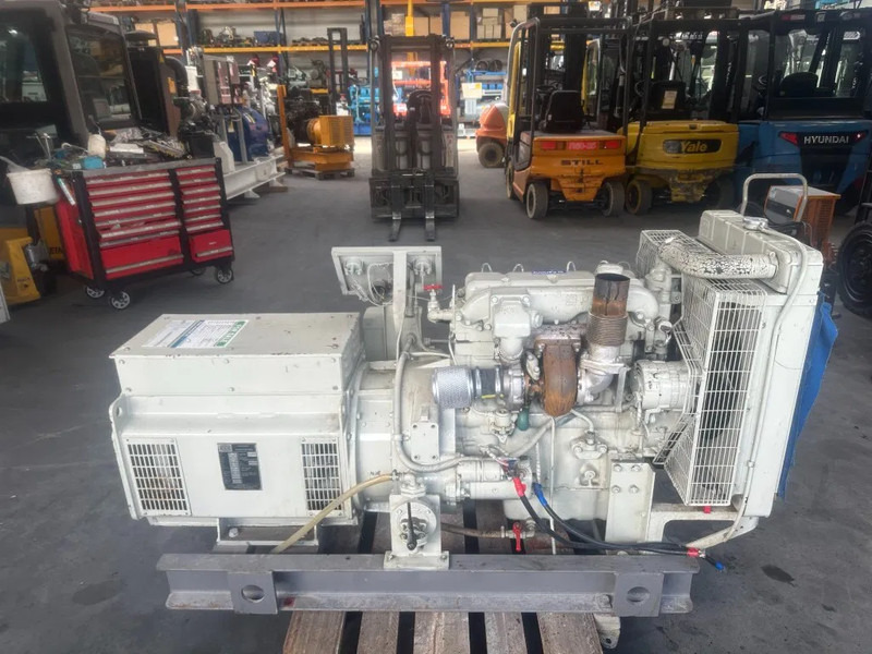 Perkins T4.236 60 kVA noodstroom generatorset as New ! 256 hours ! - Gerador elétrico: foto 4 Perkins T4.236 60 kVA noodstroom generatorset as New ! 256 hours ! - Gerador elétrico: foto 4