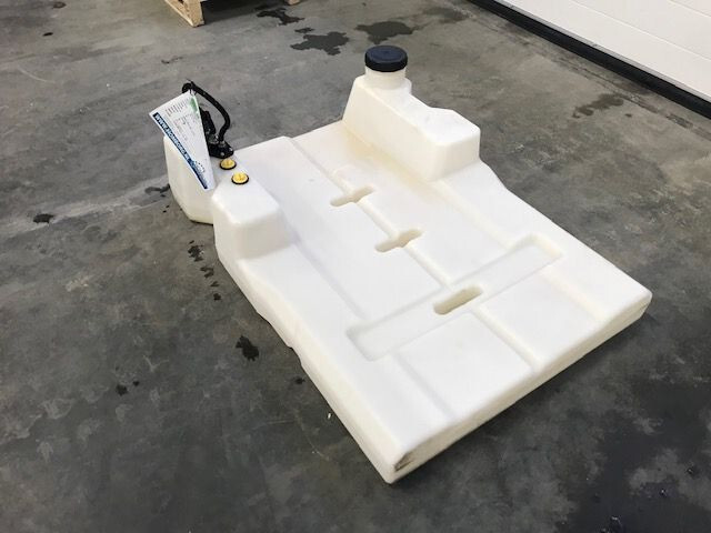 Pramac GSW 10 dieseltank 70 Liter fuel tank - Tanque de combustível por Máquina de construção: foto 2 Pramac GSW 10 dieseltank 70 Liter fuel tank - Tanque de combustível por Máquina de construção: foto 2