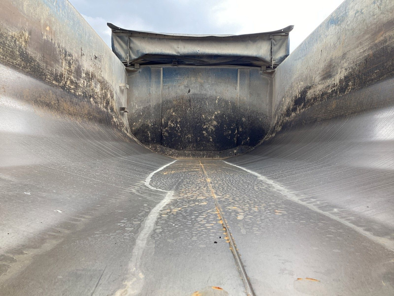 MAN TGS 35.510 Carnehl Thermomulde Asphalt 16,5m³ - Camião basculante: foto 5 MAN TGS 35.510 Carnehl Thermomulde Asphalt 16,5m³ - Camião basculante: foto 5