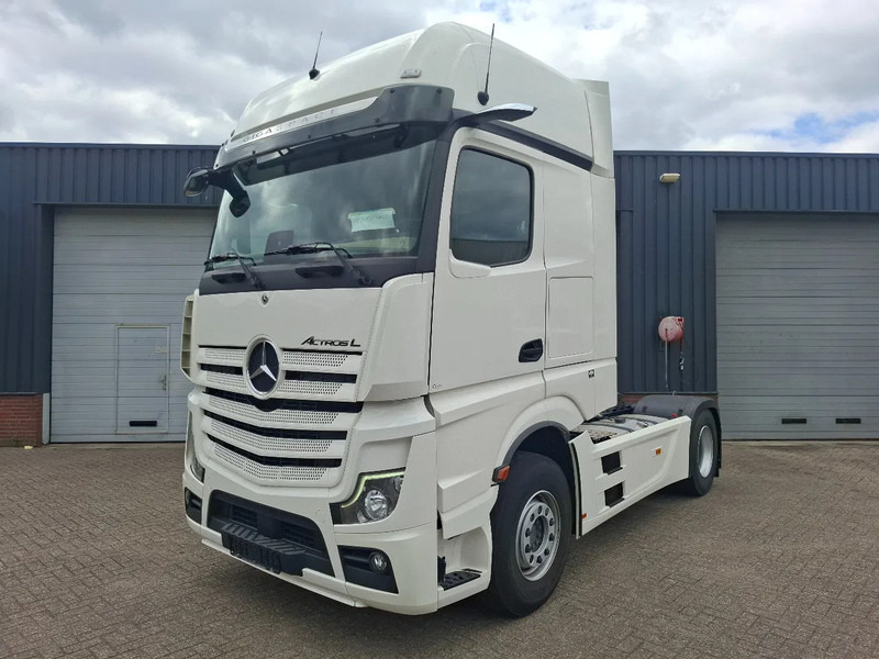 Mercedes-Benz Actros 1845 GIGASPACE more pcs in stock - Tractor: foto 2 Mercedes-Benz Actros 1845 GIGASPACE more pcs in stock - Tractor: foto 2