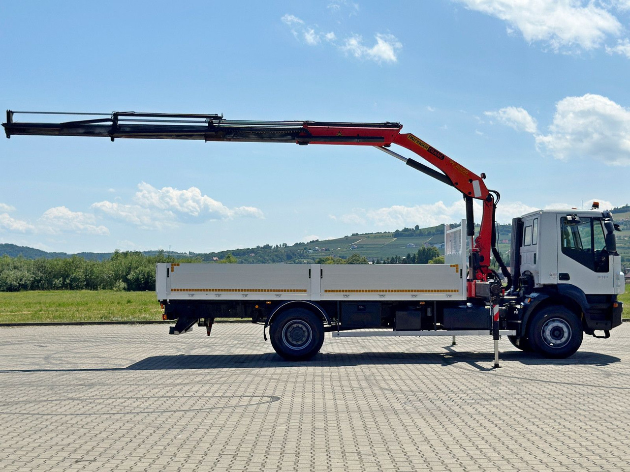 Iveco TRAKKER 310* PRITSCHE 6,00 m * PK 15500 * TOP - Camião grua: foto 5 Iveco TRAKKER 310* PRITSCHE 6,00 m * PK 15500 * TOP - Camião grua: foto 5