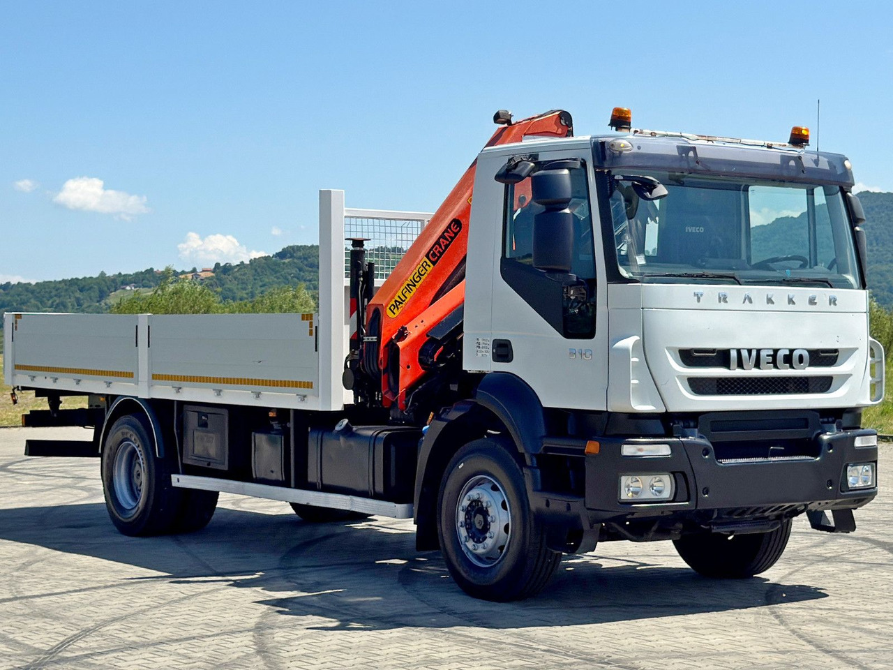 Iveco TRAKKER 310* PRITSCHE 6,00 m * PK 15500 * TOP - Camião grua: foto 4 Iveco TRAKKER 310* PRITSCHE 6,00 m * PK 15500 * TOP - Camião grua: foto 4
