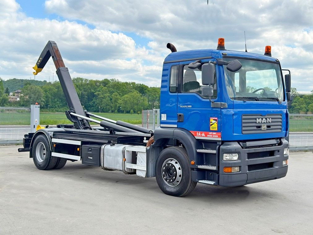 MAN TGA 18.310 Abrollkipper * Top Zustand! MAN TGA 18.310 Abrollkipper * Top Zustand! - Camião polibenne: foto 1 MAN TGA 18.310 Abrollkipper * Top Zustand! MAN TGA 18.310 Abrollkipper * Top Zustand! - Camião polibenne: foto 1