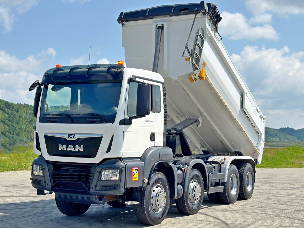 MAN TGS 35.420 KIPPER * 8x4 * TOPZUSTAND - Camião basculante: foto 3 MAN TGS 35.420 KIPPER * 8x4 * TOPZUSTAND - Camião basculante: foto 3