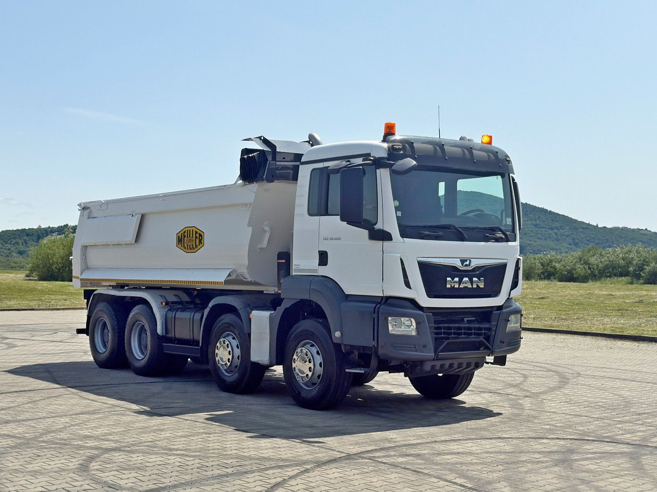 MAN TGS 35.420 KIPPER * 8x4 * TOPZUSTAND - Camião basculante: foto 2 MAN TGS 35.420 KIPPER * 8x4 * TOPZUSTAND - Camião basculante: foto 2