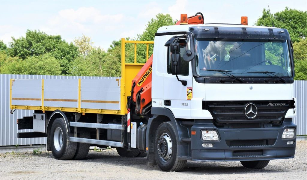 Mercedes-Benz ACTROS 1832 PRITSCHE 6,70m * PK 15500*TOPZUSTAND Mercedes-Benz ACTROS 1832 PRITSCHE 6,70m * PK 15500*TOPZUSTAND - Camião grua: foto 3 Mercedes-Benz ACTROS 1832 PRITSCHE 6,70m * PK 15500*TOPZUSTAND Mercedes-Benz ACTROS 1832 PRITSCHE 6,70m * PK 15500*TOPZUSTAND - Camião grua: foto 3