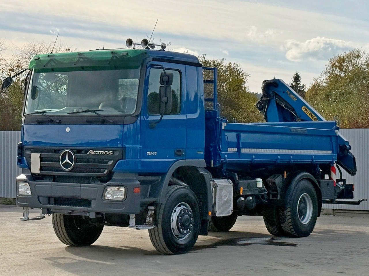 Mercedes-Benz ACTROS 1841 * PK 10501 + FUNK * TOP * 4x4 - Camião basculante, Camião grua: foto 3 Mercedes-Benz ACTROS 1841 * PK 10501 + FUNK * TOP * 4x4 - Camião basculante, Camião grua: foto 3