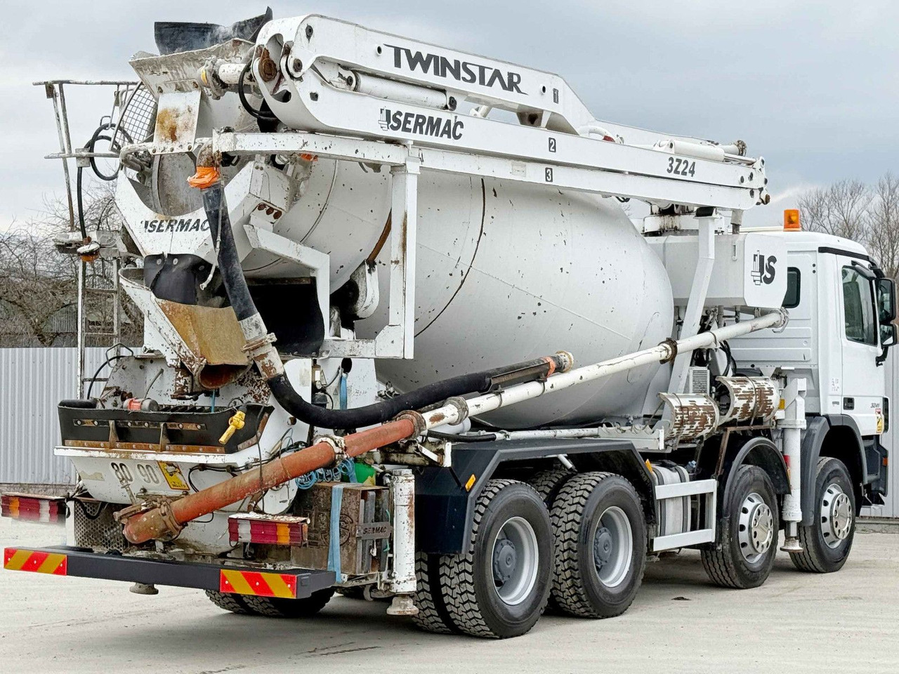 Mercedes-Benz ACTROS 3241 * Betonpumpe 24 m + FUNK / 8x4 - Autobomba de betão: foto 4 Mercedes-Benz ACTROS 3241 * Betonpumpe 24 m + FUNK / 8x4 - Autobomba de betão: foto 4