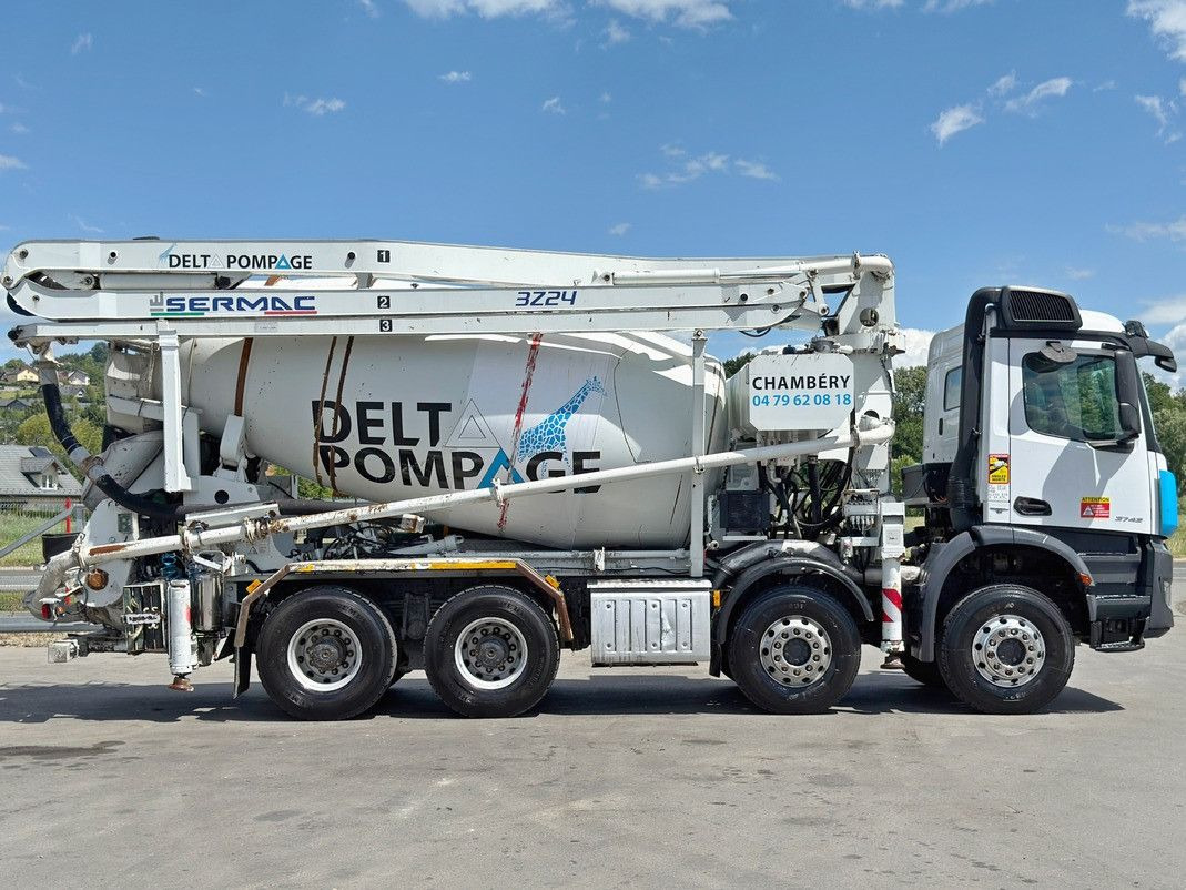 Mercedes-Benz AROCS 3743 * Betonpumpe + FUNK * 8x4 * TOP - Autobomba de betão: foto 5 Mercedes-Benz AROCS 3743 * Betonpumpe + FUNK * 8x4 * TOP - Autobomba de betão: foto 5