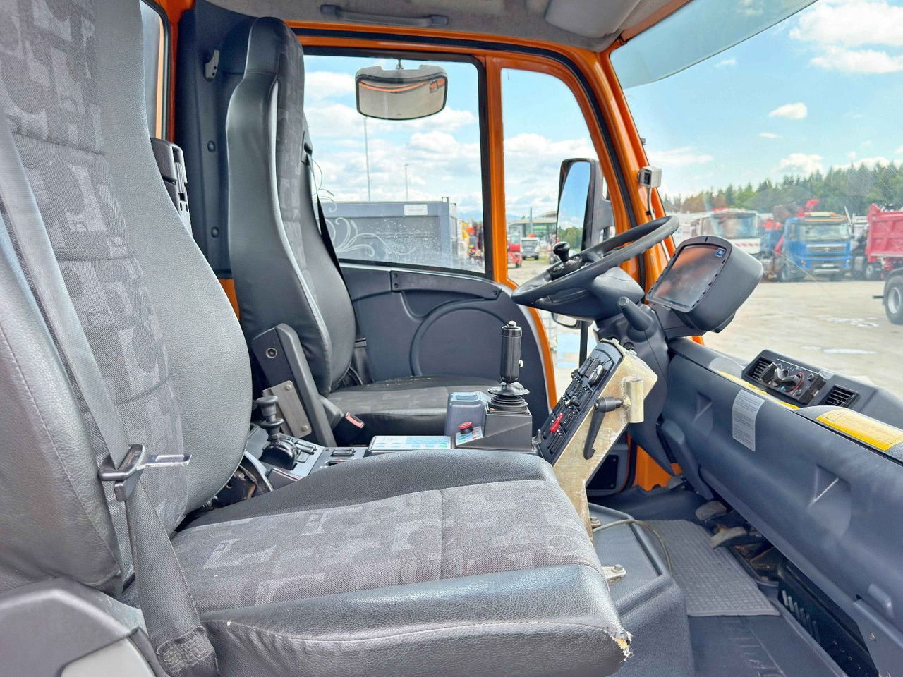 Leasing de  Mercedes-Benz UNIMOG 400 * KIPPER 2,40 * 4x4 * TOPZUSTAND Mercedes-Benz UNIMOG 400 * KIPPER 2,40 * 4x4 * TOPZUSTAND: foto 9