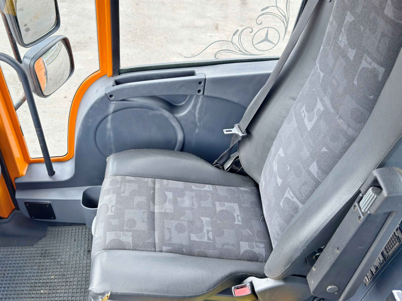 Leasing de  Mercedes-Benz UNIMOG 400 * KIPPER 2,40 * 4x4 * TOPZUSTAND Mercedes-Benz UNIMOG 400 * KIPPER 2,40 * 4x4 * TOPZUSTAND: foto 8