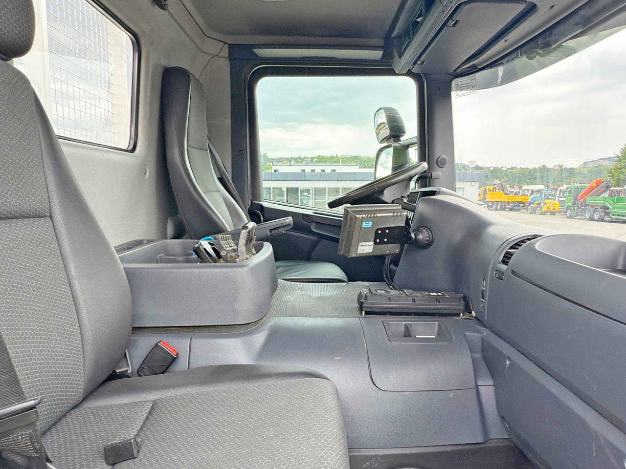 Camião grua, Camião de caixa aberta/ Plataforma Scania P 410*PLATFORM 7,00m*HIAB 244 E-5 HIPRO+FUNK/8x4 Scania P 410*PRITSCHE 7,00m*HIAB 244 E-5 HIPRO+FUNK/8x4: foto 11 Camião grua, Camião de caixa aberta/ Plataforma Scania P 410*PLATFORM 7,00m*HIAB 244 E-5 HIPRO+FUNK/8x4 Scania P 410*PRITSCHE 7,00m*HIAB 244 E-5 HIPRO+FUNK/8x4: foto 11