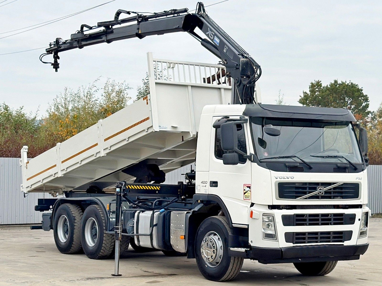 Volvo FM 400 Kipper 6,20m * HIAB 144 B-3 HIDUO* 6x4 - Camião grua: foto 3 Volvo FM 400 Kipper 6,20m * HIAB 144 B-3 HIDUO* 6x4 - Camião grua: foto 3