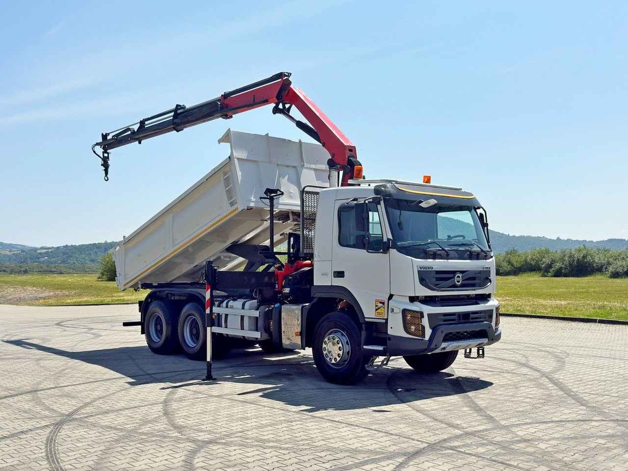 Volvo FMX 410 Kipper 4,70m *PK 14002-EH B/FUNK *6x4 - Camião grua: foto 2 Volvo FMX 410 Kipper 4,70m *PK 14002-EH B/FUNK *6x4 - Camião grua: foto 2