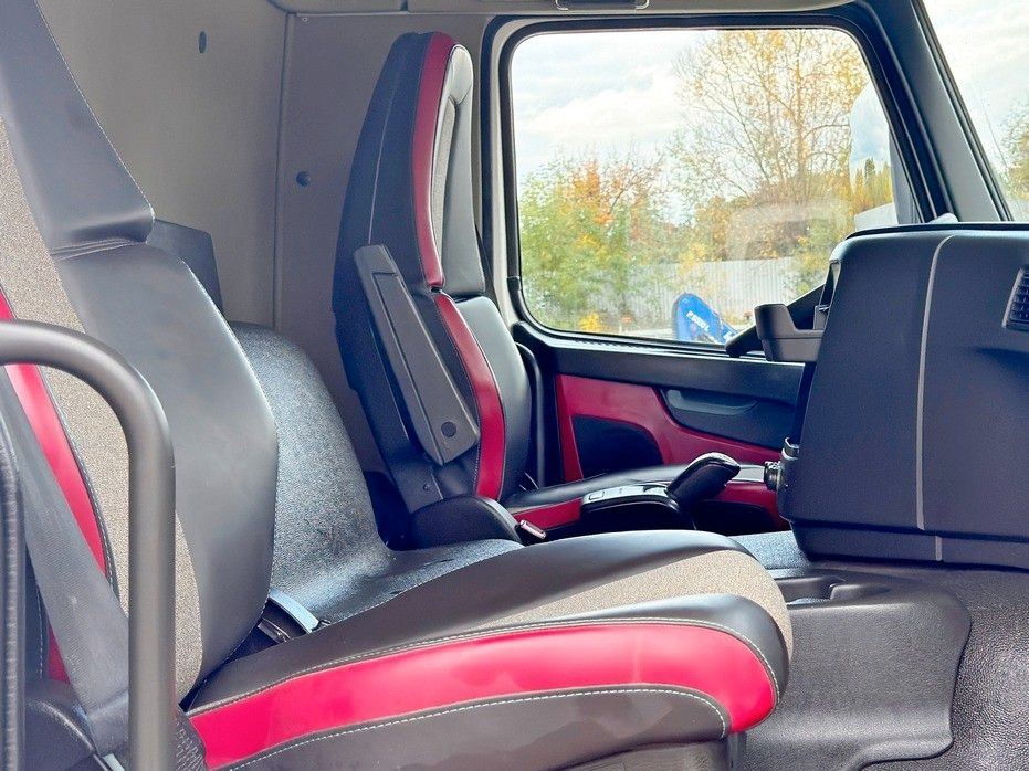 Camião basculante Volvo FMX 460 Kipper * BORDMATIC * 8x4 * TOPZUSTAND: foto 12 Camião basculante Volvo FMX 460 Kipper * BORDMATIC * 8x4 * TOPZUSTAND: foto 12