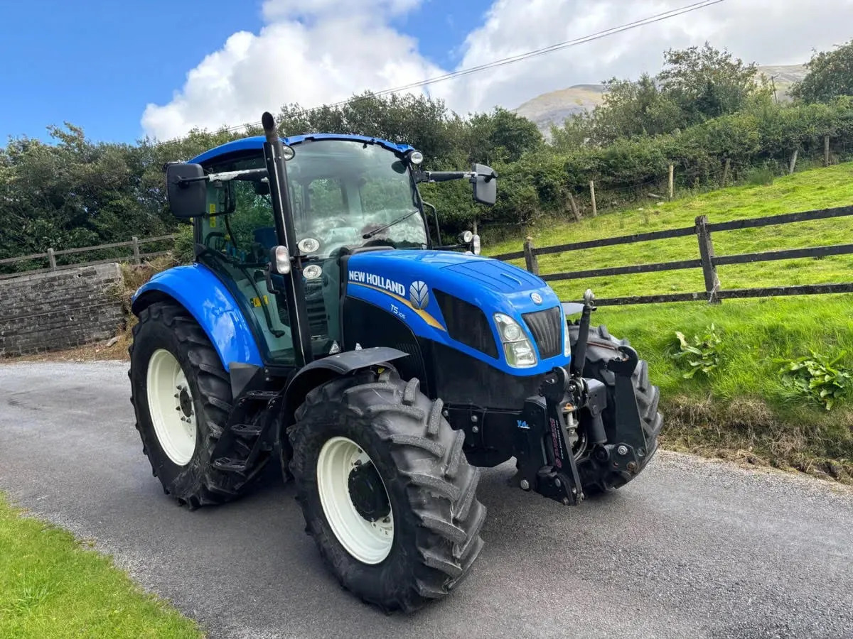 2016 Newholland T5 105 - Trator: foto 1 2016 Newholland T5 105 - Trator: foto 1