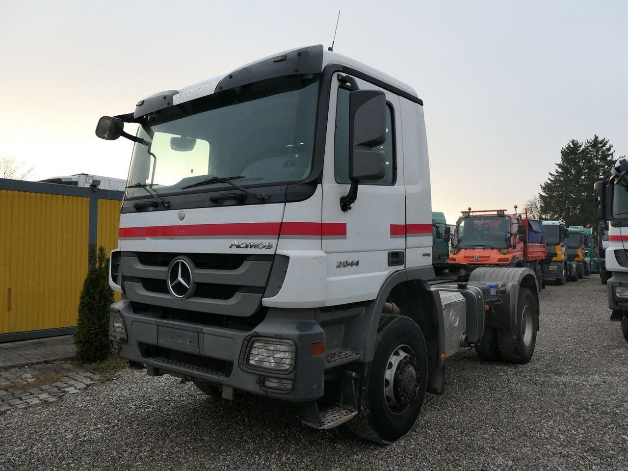 Mercedes-Benz Actros 2044 - Tractor: foto 1 Mercedes-Benz Actros 2044 - Tractor: foto 1