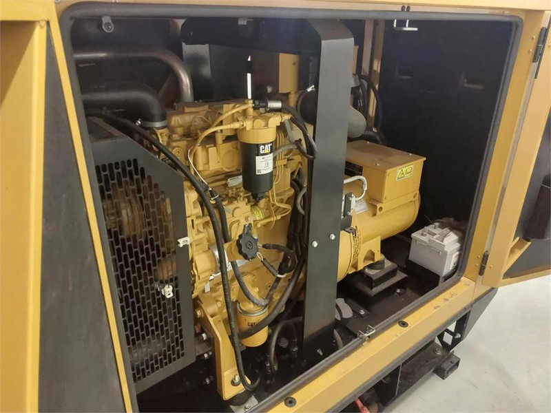 Cat DE33E0 - Equipamento de movimentação: foto 3 Cat DE33E0 - Equipamento de movimentação: foto 3