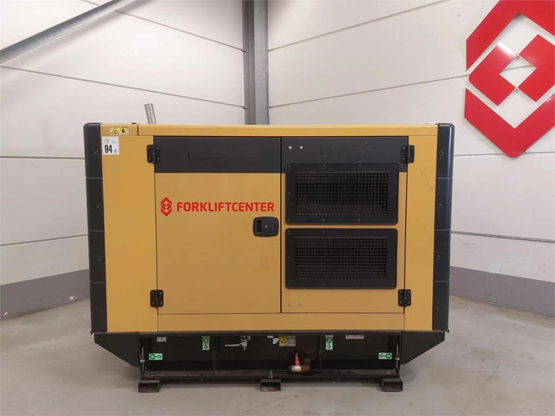 Cat DE33E0 - Equipamento de movimentação: foto 2 Cat DE33E0 - Equipamento de movimentação: foto 2