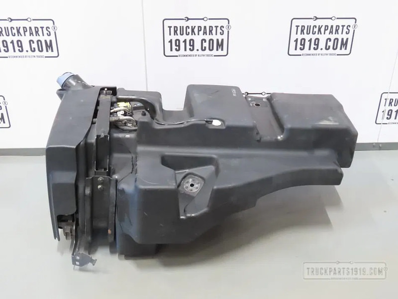 DAF 2022769 AdBlue tank CF - Sistema de escape por Camião: foto 2 DAF 2022769 AdBlue tank CF - Sistema de escape por Camião: foto 2