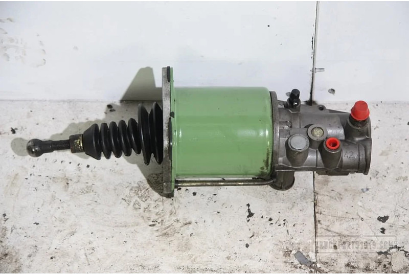 KNORR-BREMSE Gearbox & Clutch Parts Koppelingspomp Iveco Used - Embreagem e peças por Camião: foto 1 KNORR-BREMSE Gearbox & Clutch Parts Koppelingspomp Iveco Used - Embreagem e peças por Camião: foto 1