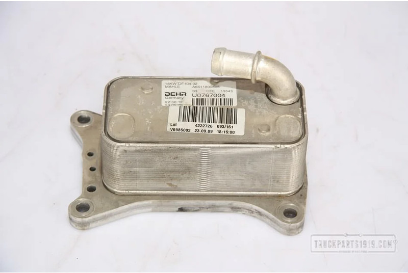 Mercedes-Benz Engines & Parts Oliekoeler used - Radiador de óleo por Camião: foto 1 Mercedes-Benz Engines & Parts Oliekoeler used - Radiador de óleo por Camião: foto 1