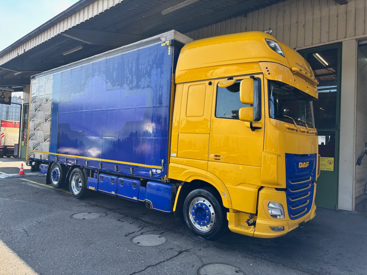 DAF FAN XF 530 LD Jumbo - Camião de lona: foto 1 DAF FAN XF 530 LD Jumbo - Camião de lona: foto 1
