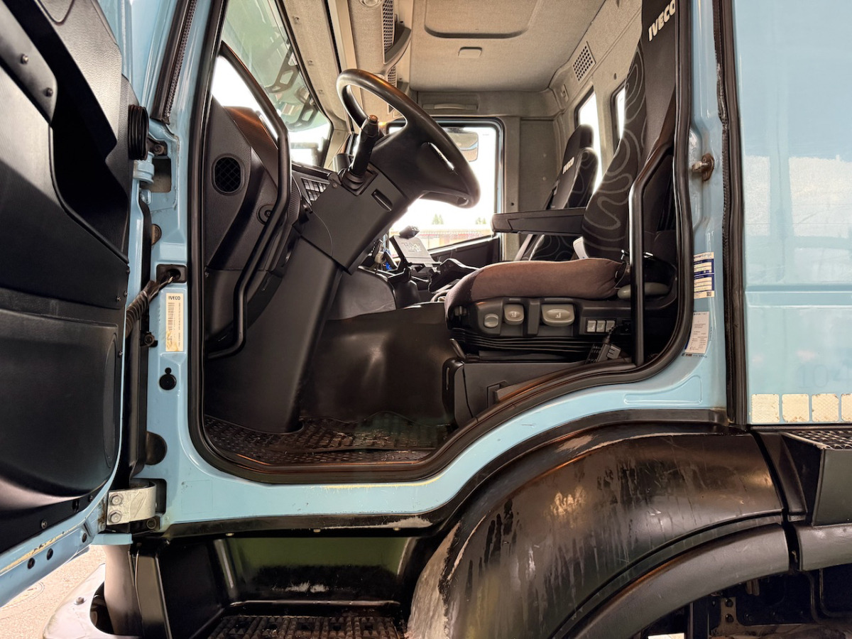 IVECO 340T45 Trakker 8x4 - Camião polibenne: foto 5 IVECO 340T45 Trakker 8x4 - Camião polibenne: foto 5