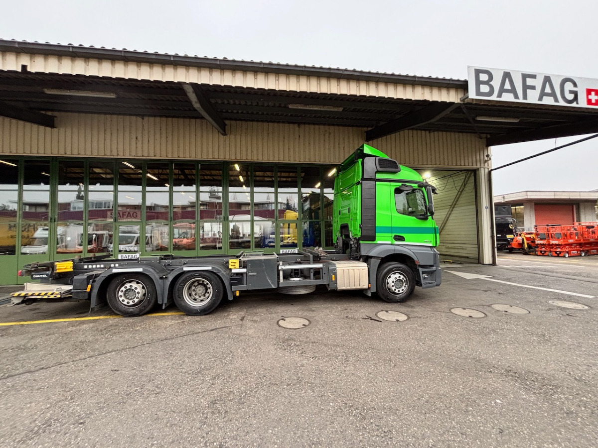 MERCEDES 2543 6x2 - Camião transportador de contêineres/ Caixa móvel: foto 2 MERCEDES 2543 6x2 - Camião transportador de contêineres/ Caixa móvel: foto 2