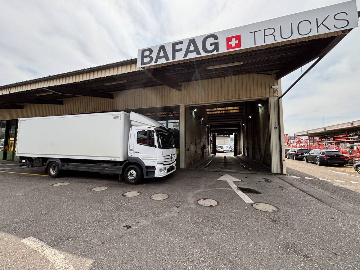 MERCEDES Atego 1530 - Camião furgão: foto 2 MERCEDES Atego 1530 - Camião furgão: foto 2